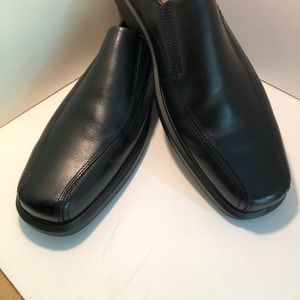 Size 50 blk men Echo dress leather slip ons